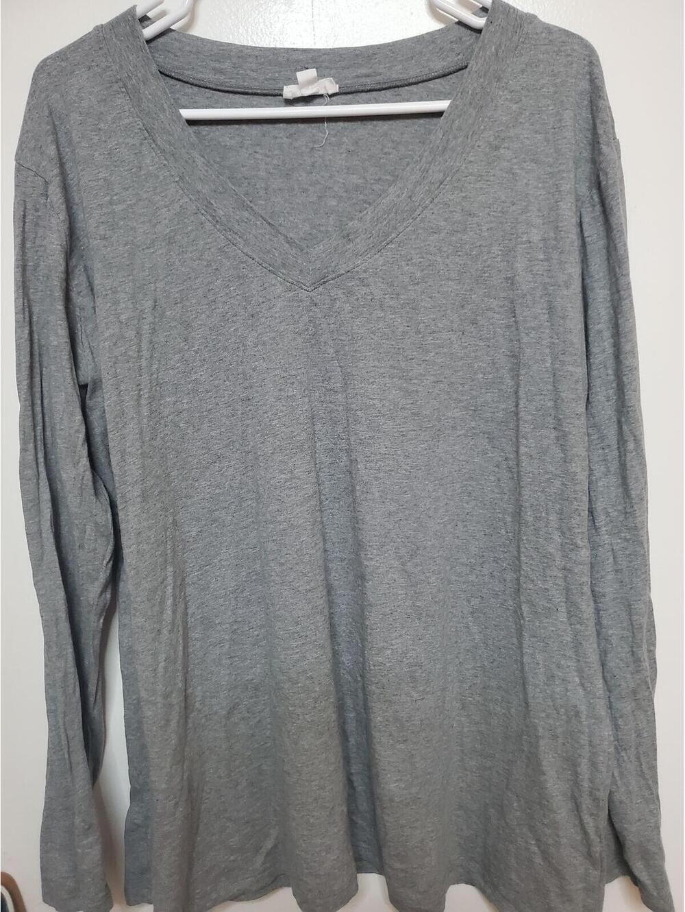 Loanna Women's Gray Long Sleeve V-Neck Shirt Size 2X